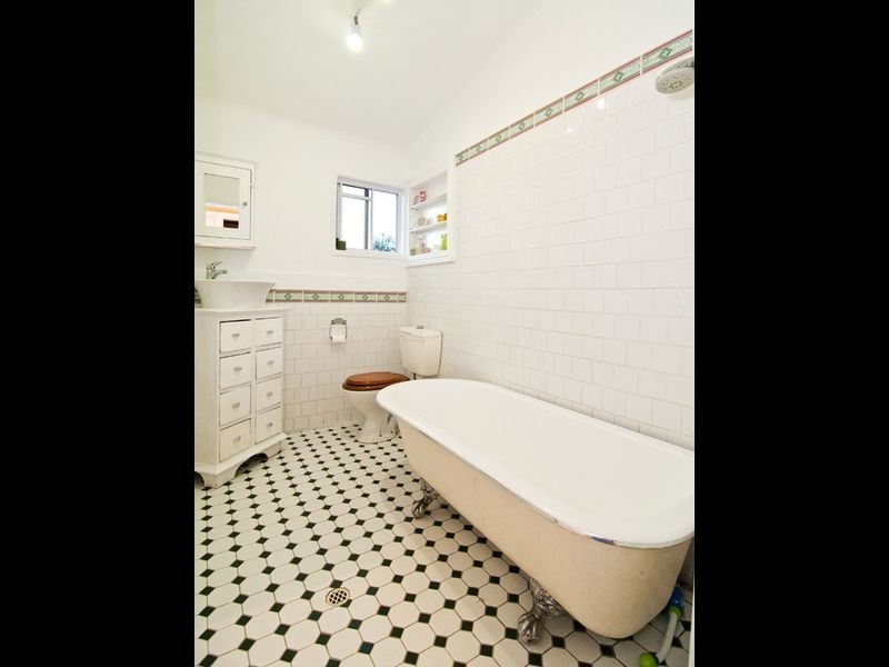 30 Whitehill Road, Newtown QLD 4305