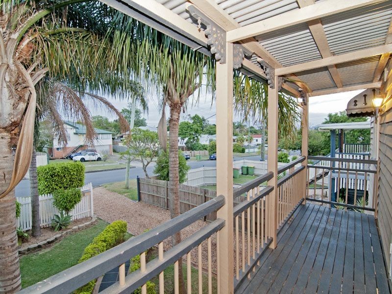 30 Whitehill Road, Newtown QLD 4305