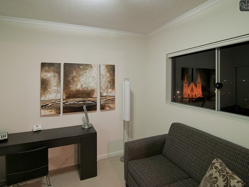 704/11 Ellenborough Street, Woodend QLD 4305