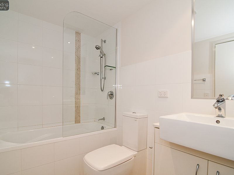 704/11 Ellenborough Street, Woodend QLD 4305