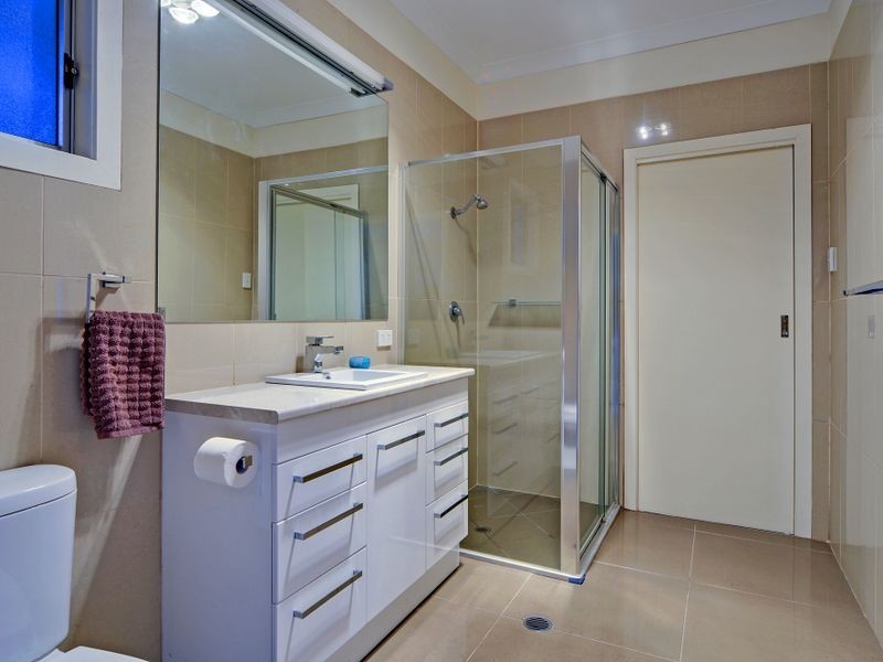 8 Tower Street, Eastern Heights QLD 4305