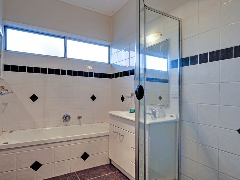 8 Tower Street, Eastern Heights QLD 4305