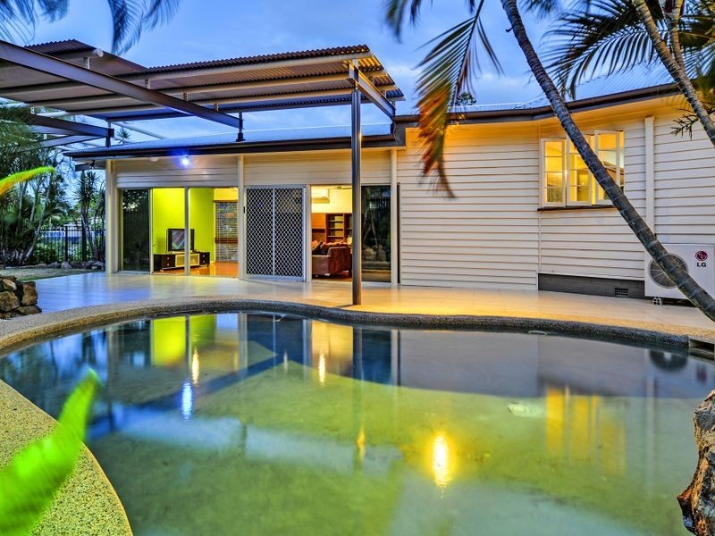 8 Tower Street, Eastern Heights QLD 4305