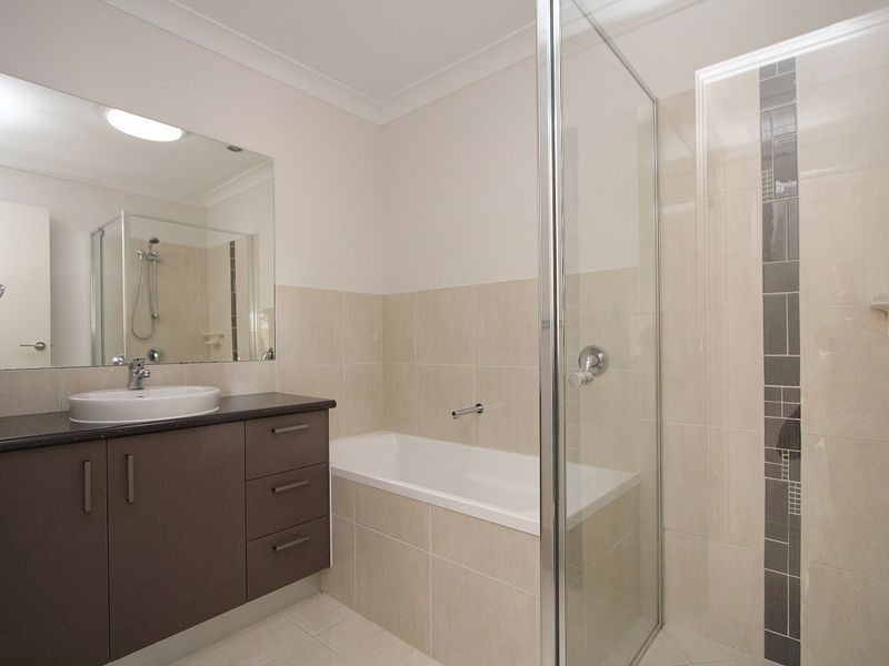 1/42 Wall Street, Bundamba QLD 4304