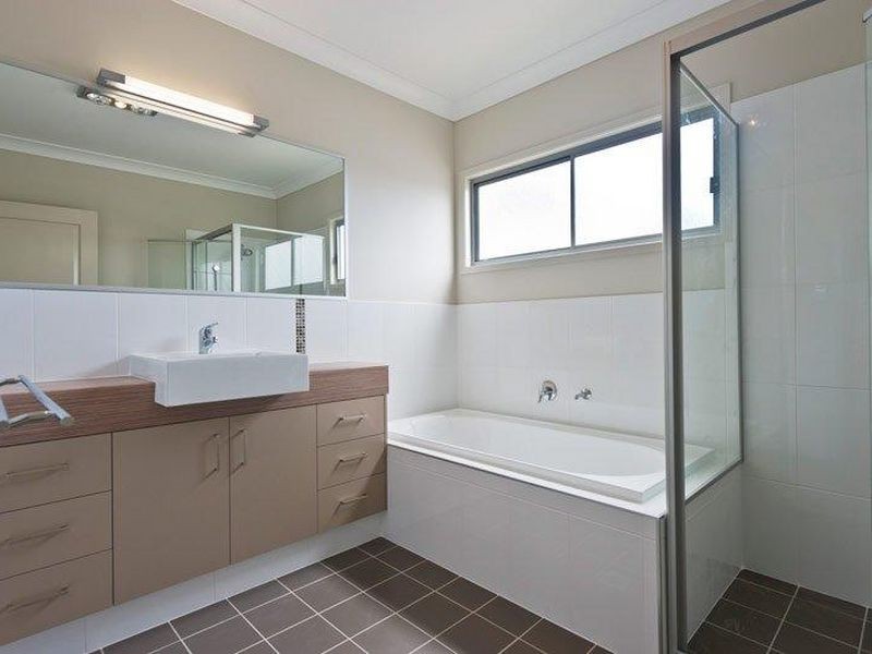 2/25 Lisa Crescent, Coomera QLD 4209