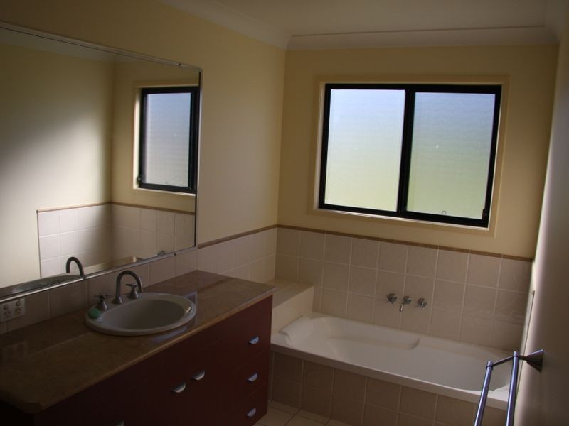 12 Mizen Place, Holland Park West QLD 4121