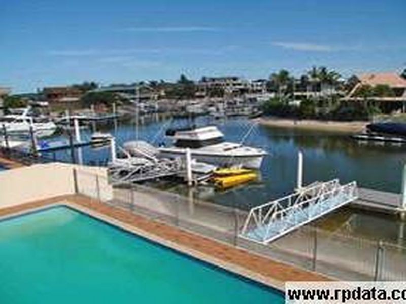 10 Runaway Bay Av, Runaway Bay QLD 4216
