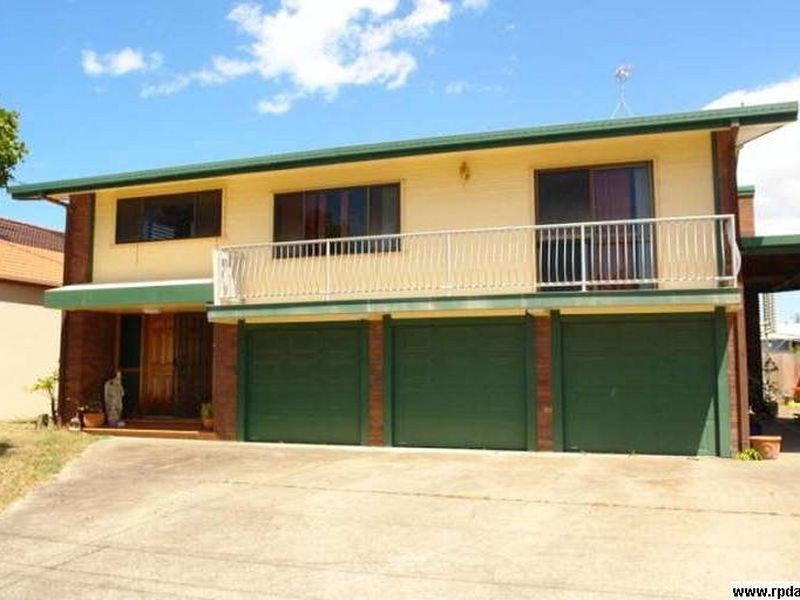10 Runaway Bay Av, Runaway Bay QLD 4216
