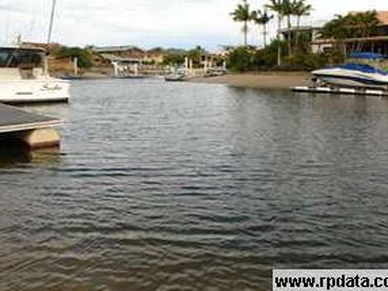 10 Runaway Bay Av, Runaway Bay QLD 4216