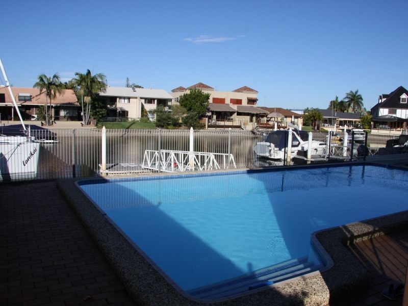 10 Runaway Bay Av, Runaway Bay QLD 4216