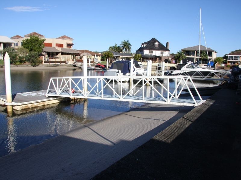 10 Runaway Bay Av, Runaway Bay QLD 4216