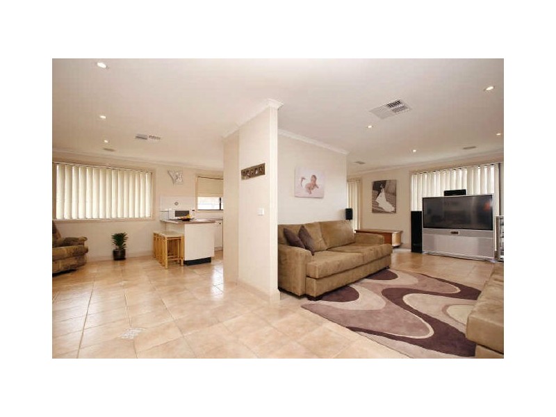 6 Matthews Place, Gowrie ACT 2904