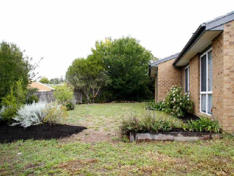 24 Beaufort Retreat, Gordon ACT 2906