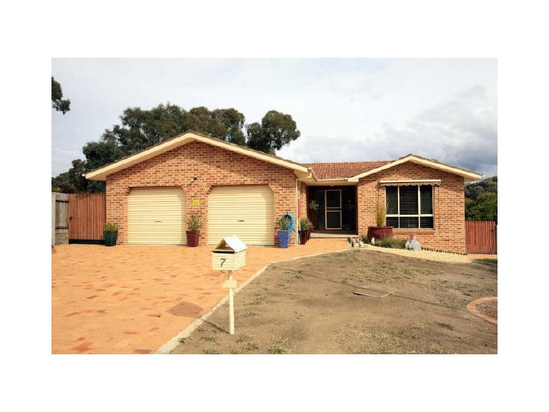 7 Menzies Court, Banks ACT 2906