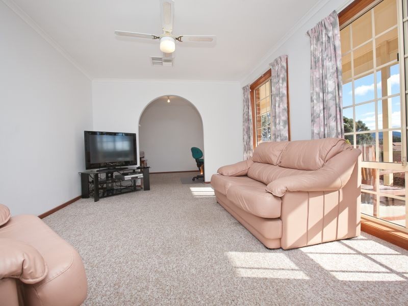 33 Kingscote Crescent, Bonython ACT 2905