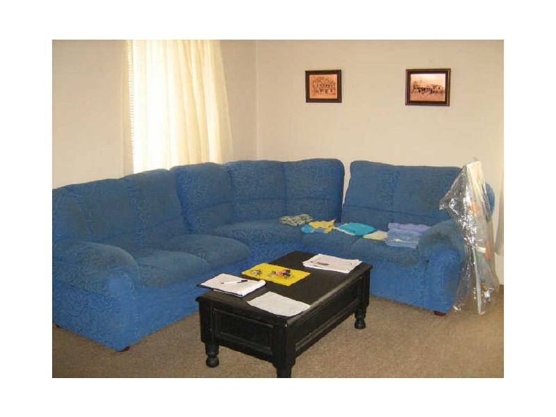 2/20 Carrington Street, Queanbeyan NSW 2620