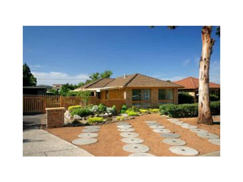 17 Falkiner Place, Macarthur ACT 2904