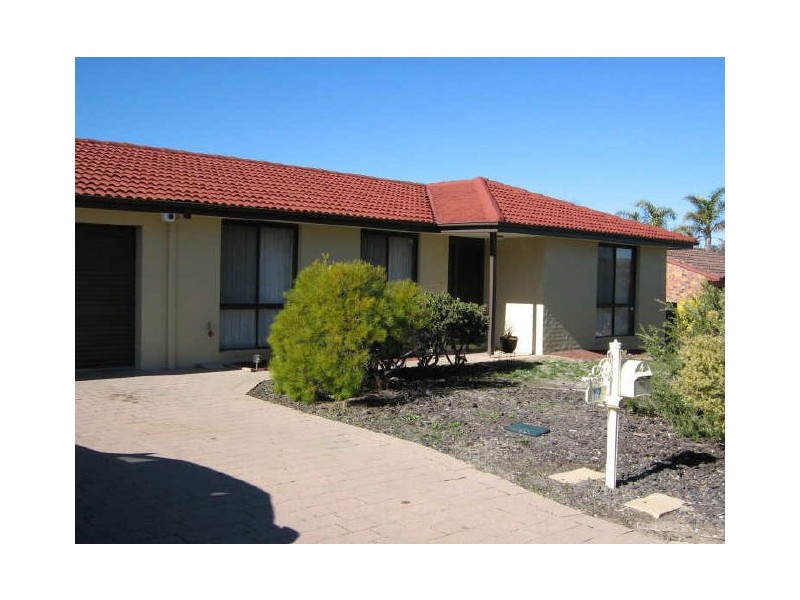 17 Dash Crescent, Fadden ACT 2904