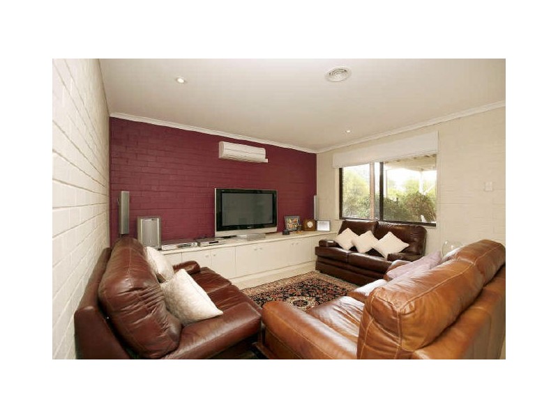 6 Neville Place, Gowrie ACT 2904