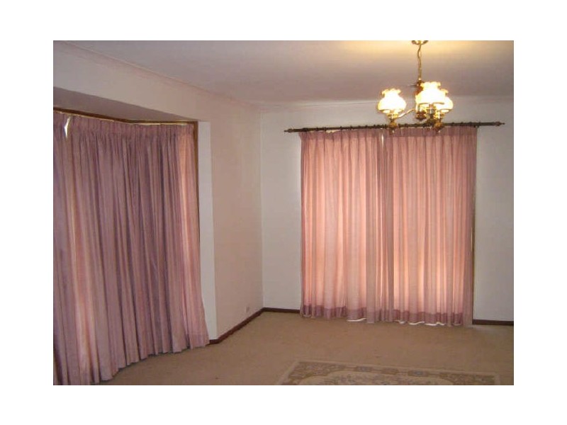 1 Tatchell Place, Calwell ACT 2905