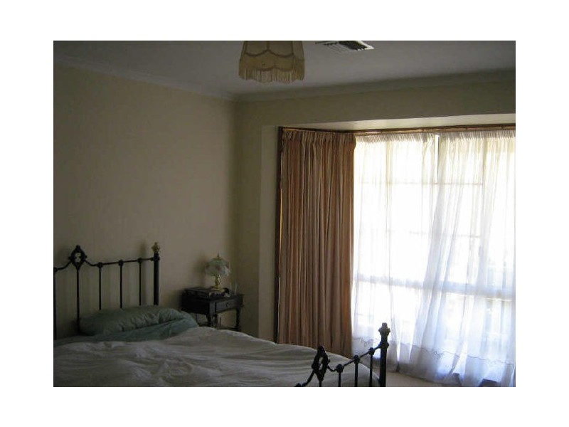 1 Tatchell Place, Calwell ACT 2905