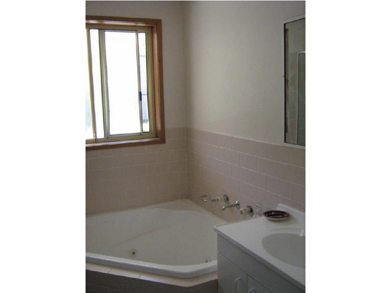 1 Tatchell Place, Calwell ACT 2905