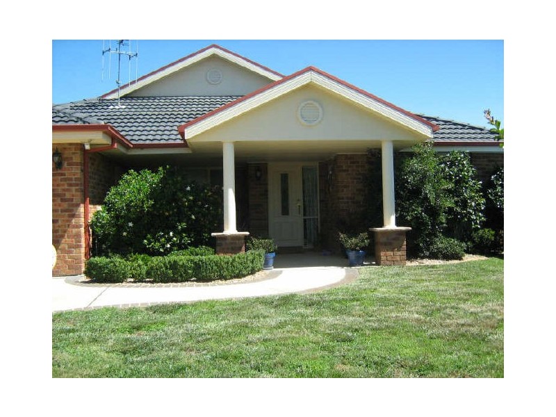 8 Macadamia Close, Jerrabomberra NSW 2619