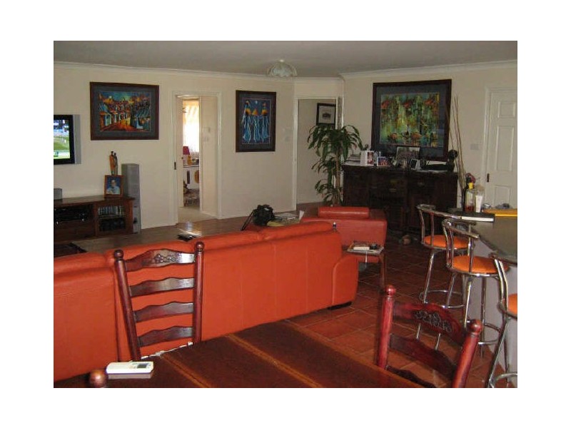 8 Macadamia Close, Jerrabomberra NSW 2619