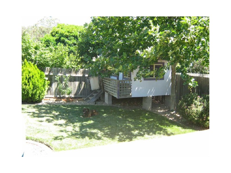 8 Macadamia Close, Jerrabomberra NSW 2619