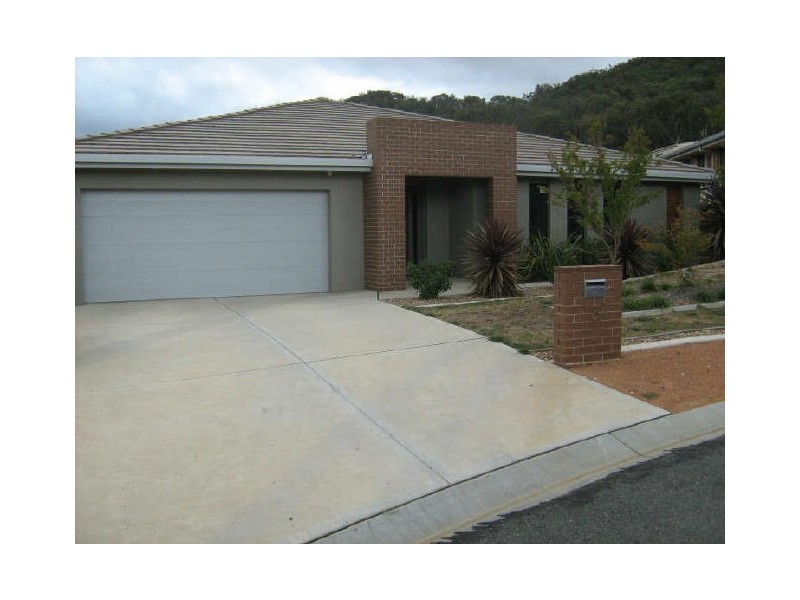 3 Elaroo Place, Jerrabomberra NSW 2619