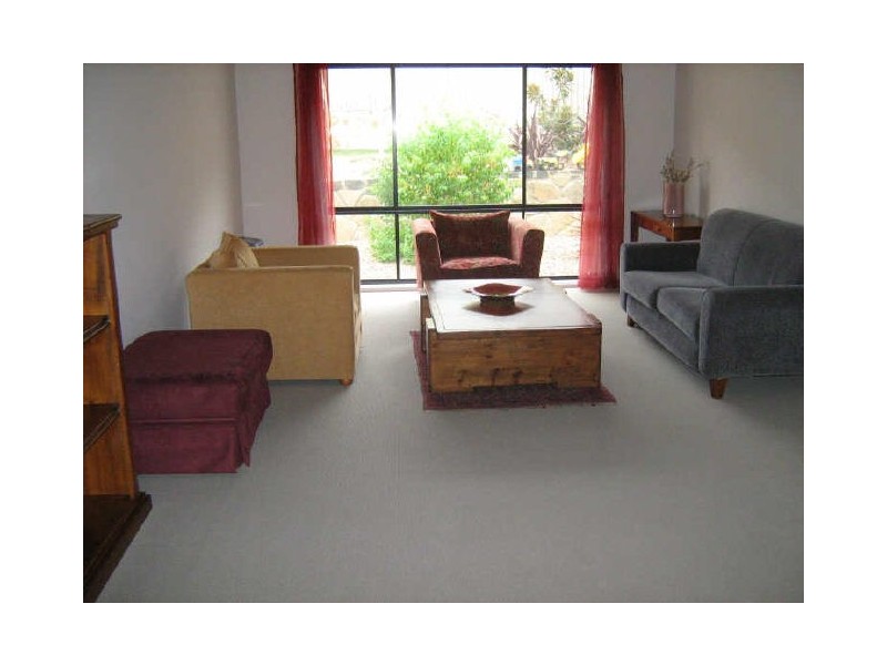 3 Elaroo Place, Jerrabomberra NSW 2619