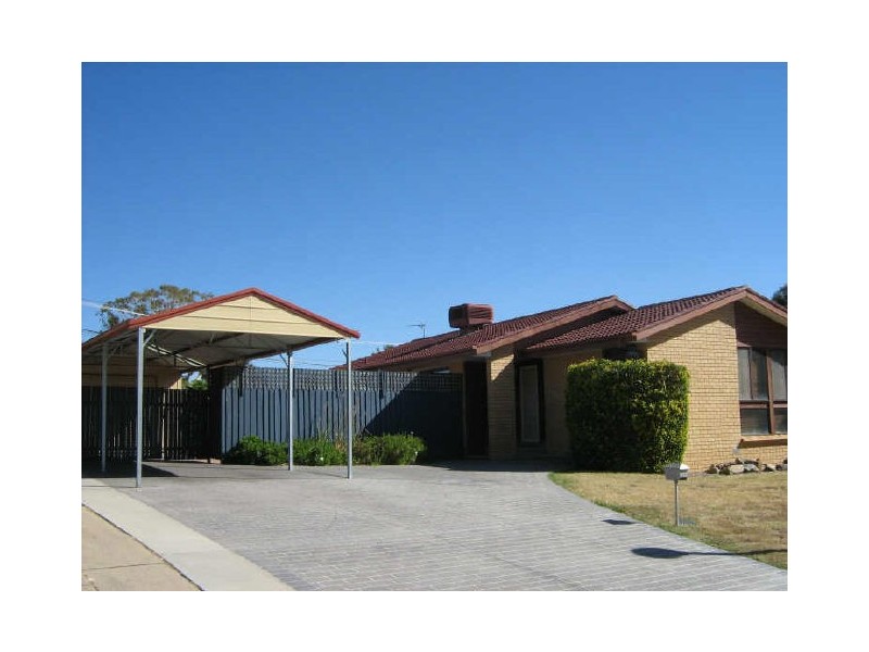 8 Hallet Place, Kambah ACT 2902