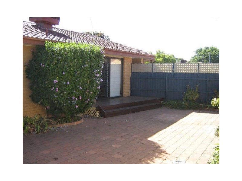 8 Hallet Place, Kambah ACT 2902