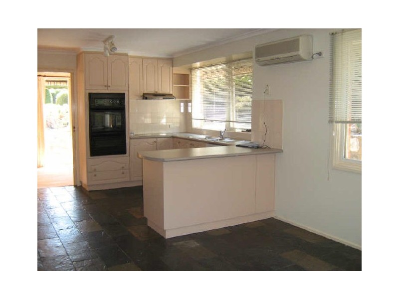 2 Shirra Close, Monash ACT 2904