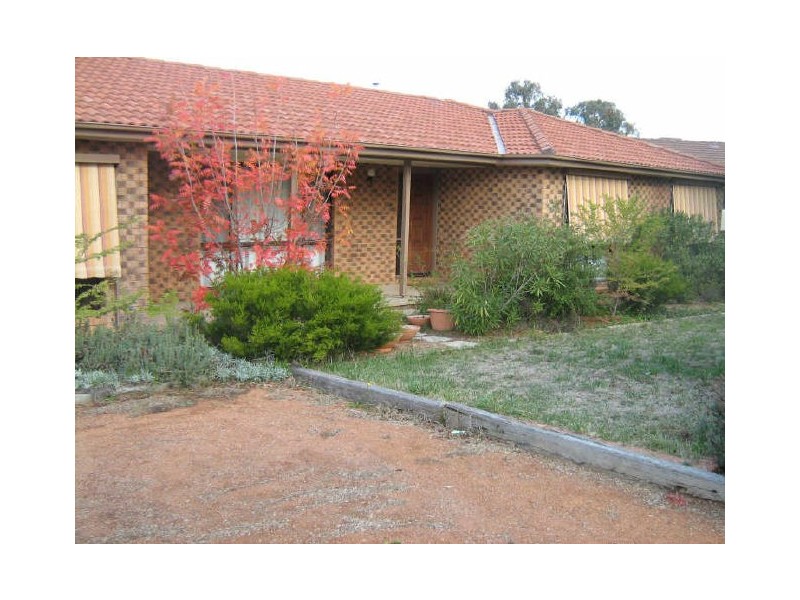 24 Nunan Crescent, Oxley ACT 2903