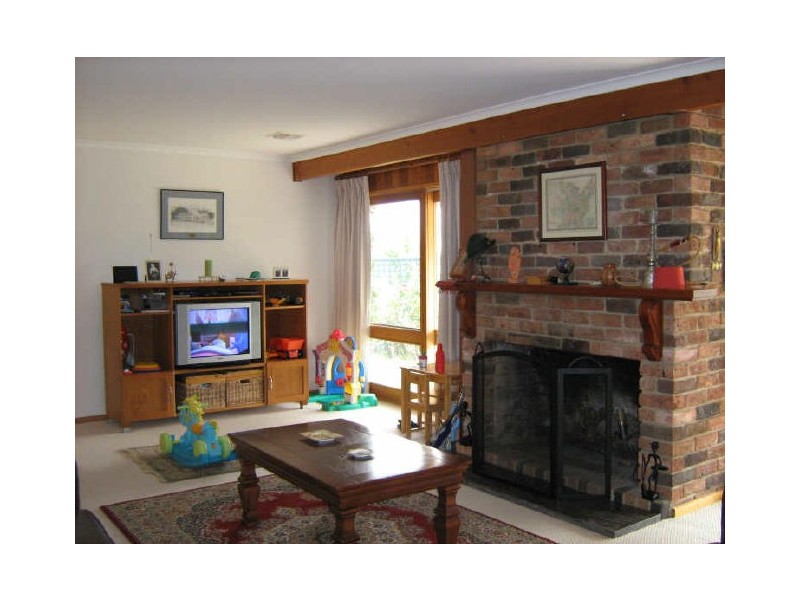 16 Adamson Street, Wanniassa ACT 2903