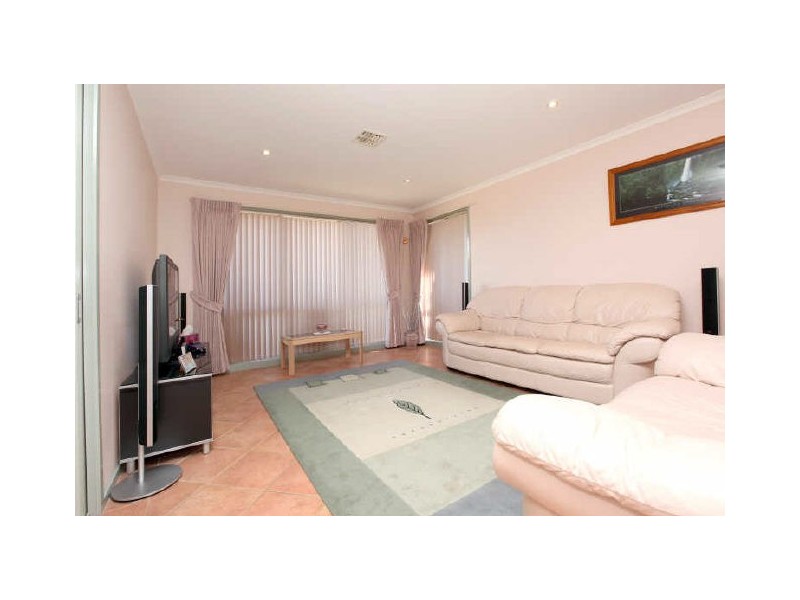 24 Aldor Green, Conder ACT 2906