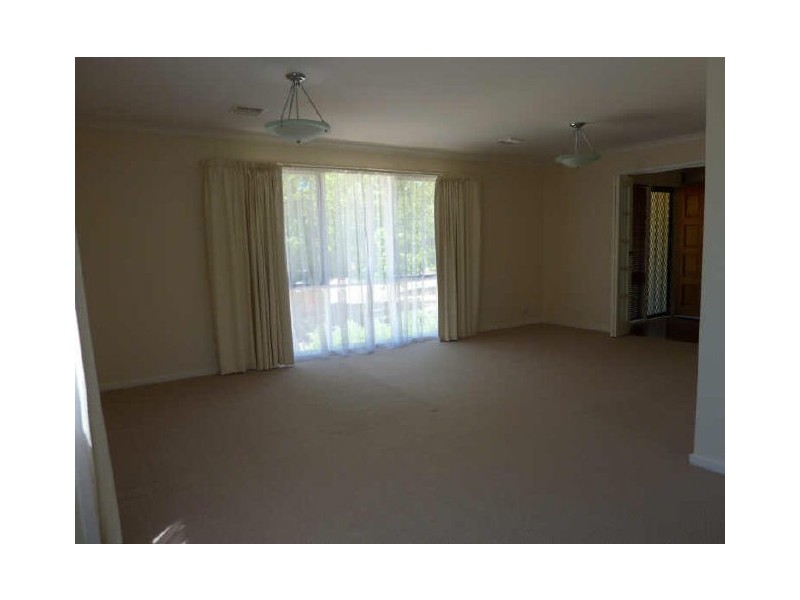 5 Henning Place, Kambah ACT 2902