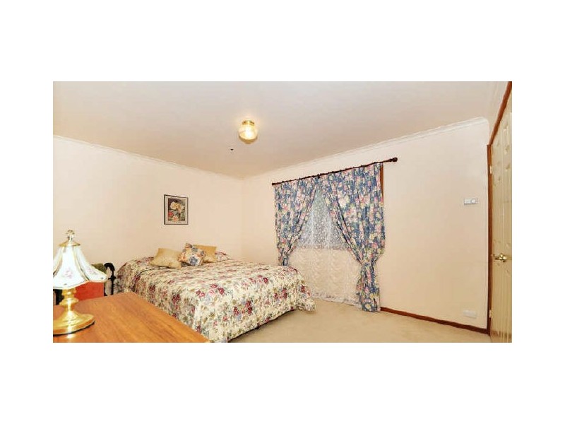 8 Callaway Crescent, Gordon ACT 2906