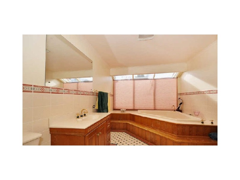 8 Callaway Crescent, Gordon ACT 2906