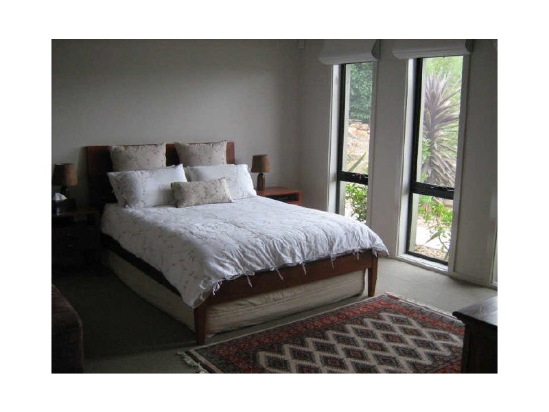 3 Elaroo Place, Jerrabomberra NSW 2619