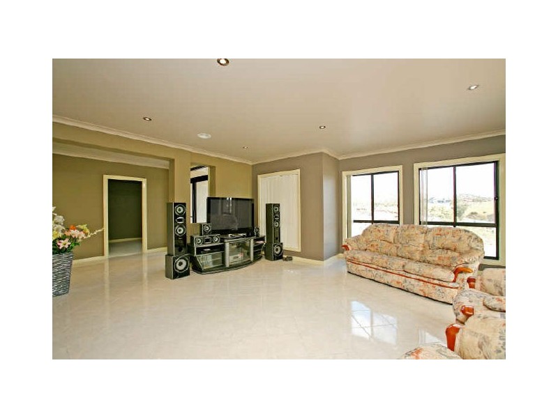 85 Waterfall Drive, Jerrabomberra NSW 2619