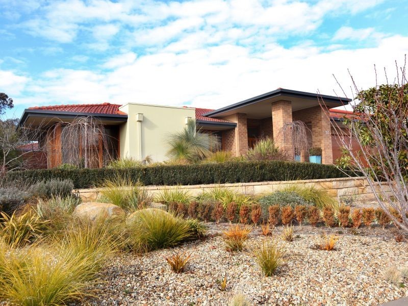 19 Myrtle Close, Jerrabomberra NSW 2619