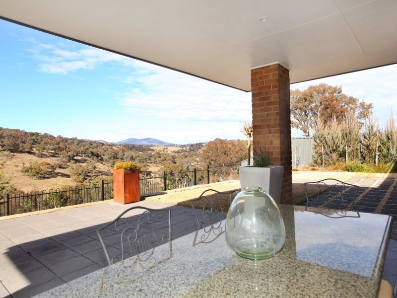 19 Myrtle Close, Jerrabomberra NSW 2619