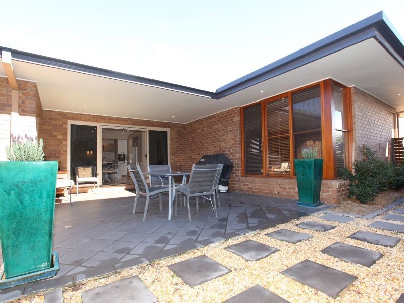 19 Myrtle Close, Jerrabomberra NSW 2619