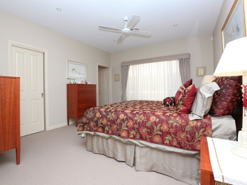 19 Myrtle Close, Jerrabomberra NSW 2619