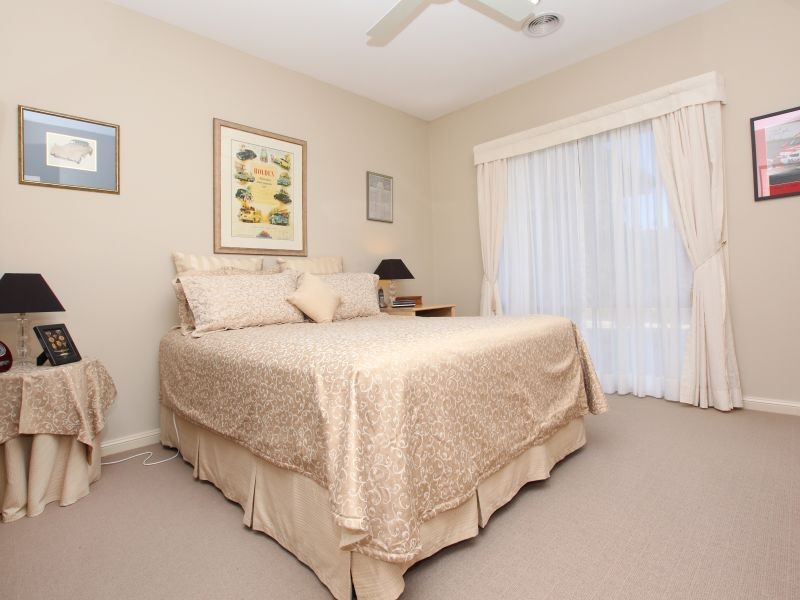 19 Myrtle Close, Jerrabomberra NSW 2619