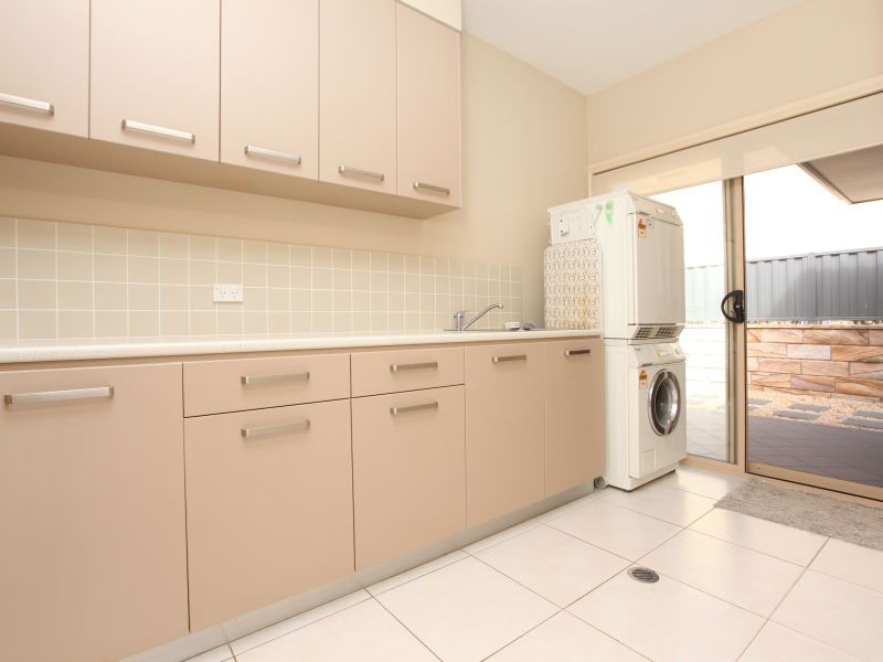 19 Myrtle Close, Jerrabomberra NSW 2619