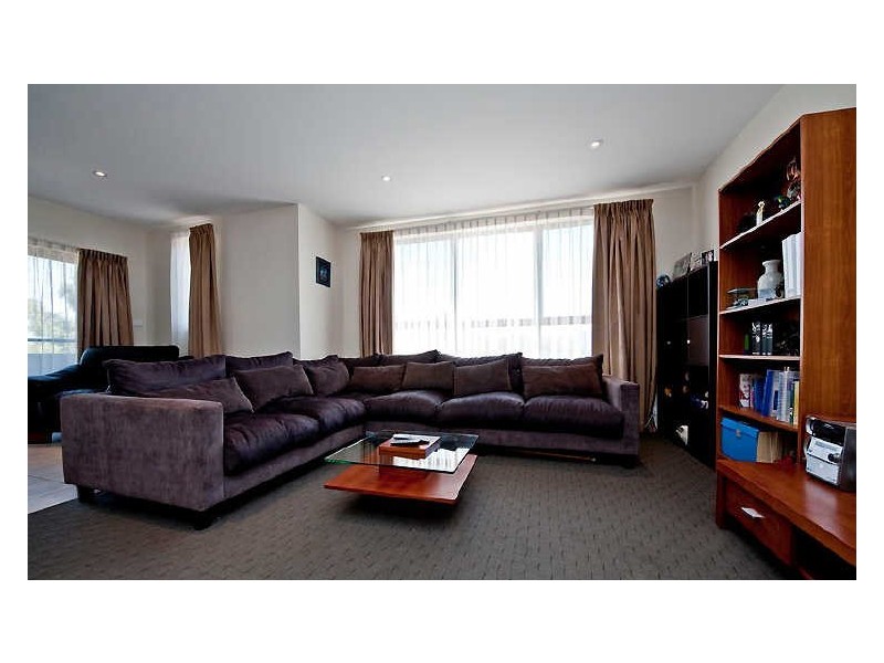 24/2 Eileen Good Street, Greenway ACT 2900