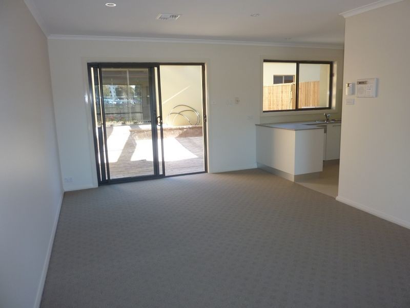 104 Eileen Good Street, Greenway ACT 2900